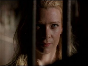 X-Files: Laurie Holden nell'episodio Requiem