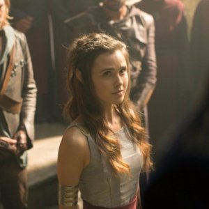 The Shannara Chronicles: Austin Butler e Poppy Drayton in un'immagine del primo episodio