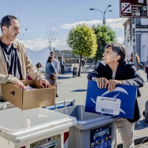 Se mi lasci non vale - Vincenzo Salemme con Paolo Calabresi in una scena