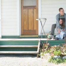 The Light Between Oceans: Michael Fassbender e Alicia Vikander in una scena