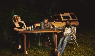Hap and Leonard: Christina Hendricks, James Purefoy e Michael Kenneth Williams seduti sotto le stelle
