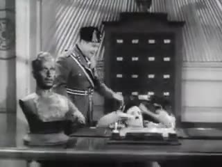 Il Grande Dittatore Streaming Movieplayer It Il grande dittatore è un¿opera senza tempo e si può dimostrare quest¿affermazione citando l¿inizio del film quando si premette che la storia narrata si svolge tra due guerre. the great dictator trailer originale