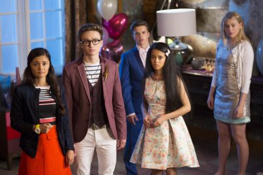 Le Cronache di Evermoor: una scena di gruppo della serie