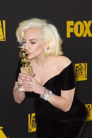 Lady Gaga ai Golden GLobes 2016
