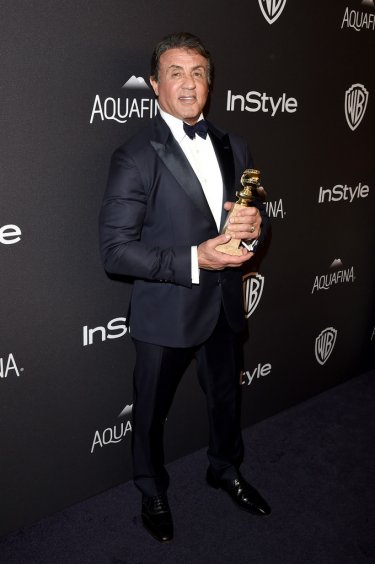 Sylvester Stallone con il Golden Globe vinto per Creed