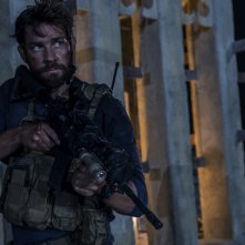 13 Hours: The Secret Soldiers of Benghazi, John Krasinski in un'immagine del nuovo film di Michael Bay