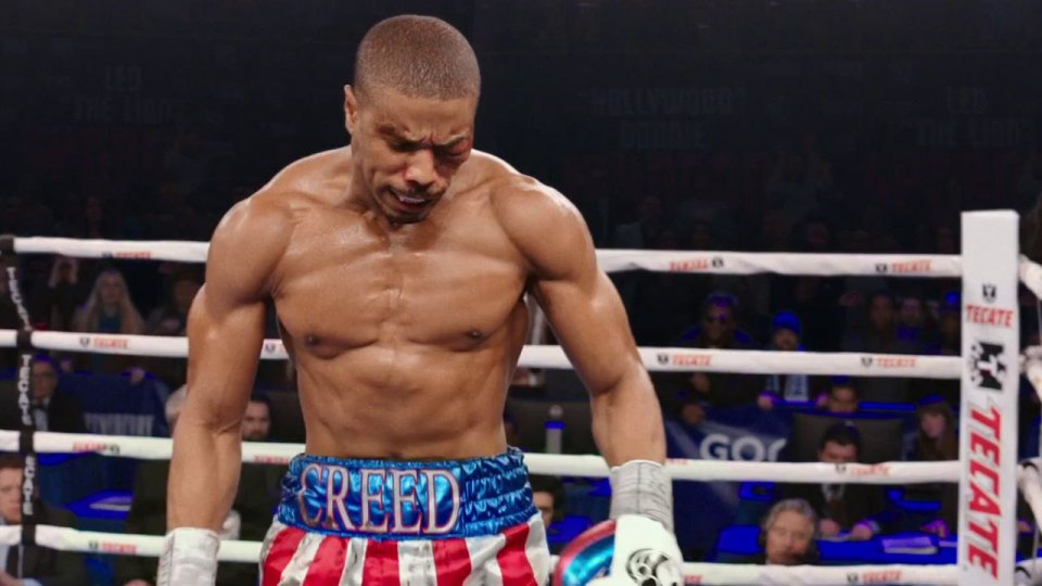 Creed - Nato per combattere: Michael B. Jordan sul ring in una scena del film