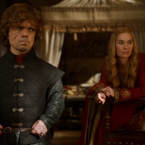 Il trono di spade: Lena Headey e Peter Dinklage in una scena dell'episodio The Climb