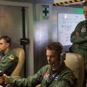 Good Kill: Ethan Hawke e Bruce Greenwood durante una sessione di guerra a distanza