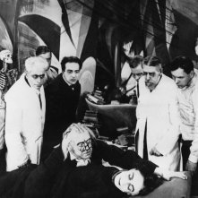 Il gabinetto del dottor Caligari: una scena del capolavoro espressionista