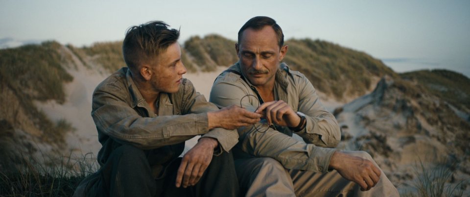 Land of Mine: una scena del film