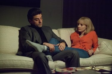 1981: un'indagine a New York, Oscar Isaac e Jessica Chastain in una scena del film