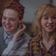 About Ray: Elle Fanning e Naomi Watts in una scena del film