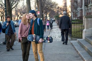 About Ray: Naomi Watts e Elle Fanning in una scena del film