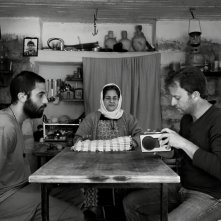 Amore, furti e altri guai: Riyad Sliman, Sami Metwasi e Valantina Abu Osqa in una scena del film