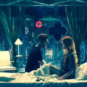 Shadowhunters: Emeraude Toubia, Dominic Sherwood, Katherine McNamara e Matthew Daddario in The Mortal Cup