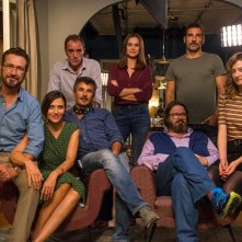 Perfetti sconosciuti: Marco Giallini, Anna Foglietta, Valerio Mastandrea, il regista Paolo Genovese, Kasia Smutniak, Giuseppe Battiston, Edoardo Leo e Alba Rohrwacher in un'immagine promozionale del f