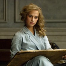 Alicia Vikander in una scena di The Danish Girl