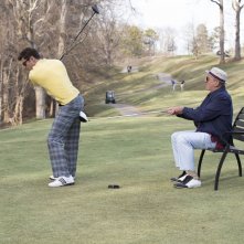 Nonno zozzone: Robert De Niro si prende gioco di Zac Efron in una scena del film