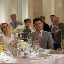 Nonno zozzone: Julianne Hough e Zac Efron in una scena del film