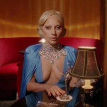 American Horror Story: Hotel - Lady Gaga in una foto della puntata Be our guest