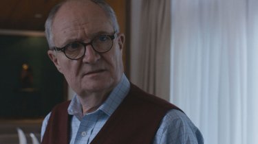 London Spy: l'attore Jim Broadbent interpreta Scottie