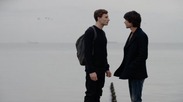 London Spy: gli attori Edward Holcroft e Ben Whishaw in un'immagine tratta dalla serie britannica