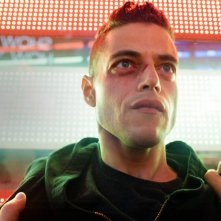 Mr. Robot: il protagonista Rami Malek in una foto dell'ultimo episodio della prima stagione