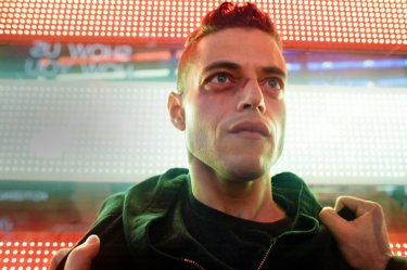 Mr. Robot: il protagonista Rami Malek in una foto dell'ultimo episodio della prima stagione