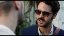 The Pills - Sempre Meglio Che Lavorare: Clip 'Una vita con la sveglia alle 7:30'