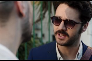 The Pills - Sempre Meglio Che Lavorare: Clip 'Una vita con la sveglia alle 7:30'