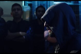 The Pills - Sempre Meglio Che Lavorare: Clip 'investitura bangla'