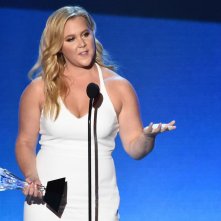 Amy Schumer ritira il Cristi Choice Award per Un disastro di ragazza