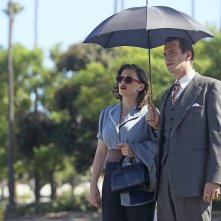 Agent Carter: Hayley Atwell e James D'Arcy in una foto dell'episodio The Lady in the Lake