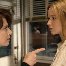 Joy: Isabella Rossellini e Jennifer Lawrence in una scena del film