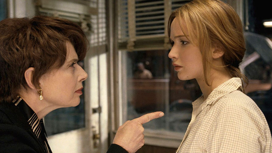 Joy: Isabella Rossellini e Jennifer Lawrence in una scena del film