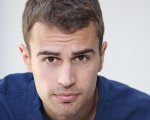 Theo James possibile protagonista di Backstabbing for Beginners
