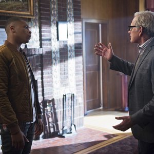 Legends of Tomorrow: Franz Drameh e Victor Garber in una foto del pilot