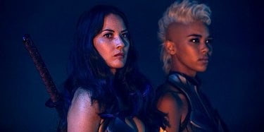 X-Men: Apocalypse - Olivia Munn e Alexandra Shipp in una scena