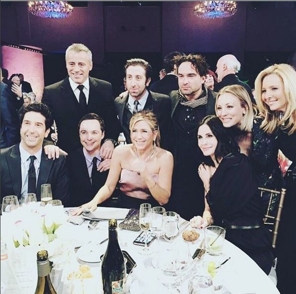 Friends e The Big Bang Theory - i due cast delle serie quasi al completo