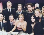 Friends e The Big Bang Theory: due cast in una sola foto! 
