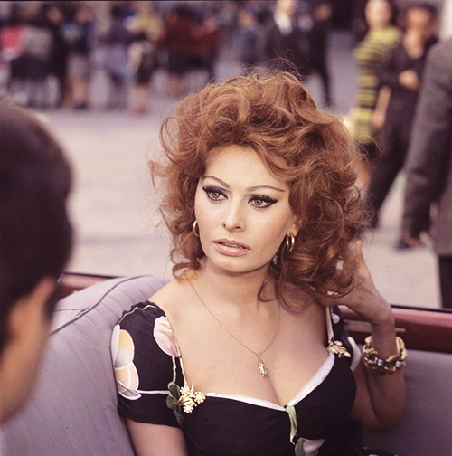 Una splendida Sophia Loren in Matrimonio all'italiana