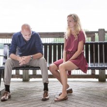 Boris Sans Béatrice - James Hyndman e Dounia Sichov seduti su una panchina