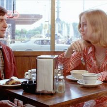Robert De Niro e Cybill Shepherd in una scena di Taxi Driver