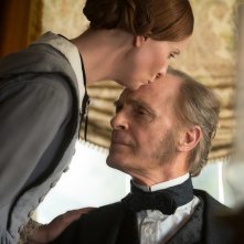 A Quiet Passion: Cynthia Nixon e Keith Carradine in una scena del film
