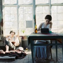 A Serious Game: Sverrir Gudnason e Karin Franz Körlof in un momento del film