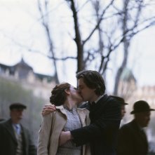 A Serious Game: Sverrir Gudnason e Karin Franz Körlof si baciano in una scena del film