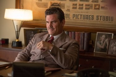 Ave, Cesare!: Josh Brolin in una scena del film