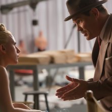 Ave, Cesare!: Scarlett Johansson e Josh Brolin in una scena del film