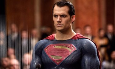Batman v Superman: Henry Cavill interpreta Superman nel film